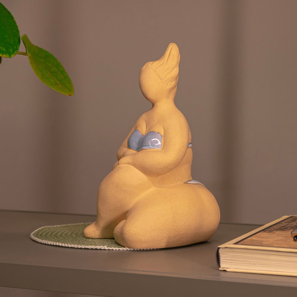 Lady Figurine - Seaside Posing