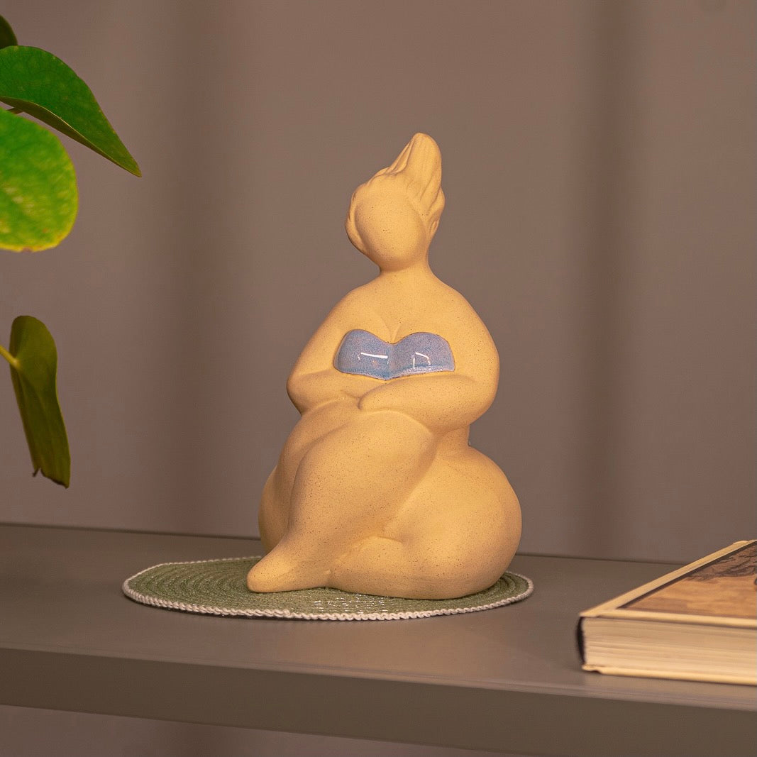 Lady Figurine - Seaside Posing