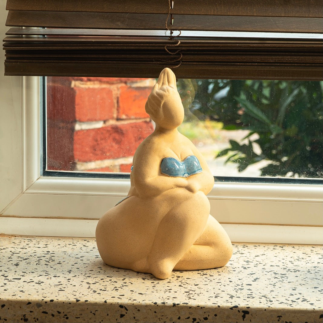 Lady Figurine - Seaside Posing